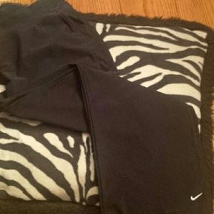 Nike dry-fit cropped capri's